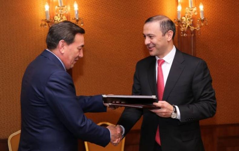 ՀՀ և Ղազախստանի ԱԽ քարտուղարները քննարկել են տարածաշրջանային անվտանգությանը վերաբերող հարցեր

