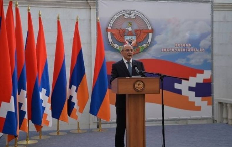 Բակո Սահակյանը շնորհավորական ուղերձ է հղել ԼՂՀ պետական անկախության մասին հանրաքվեի եւ Սահմանադրության օրվա առթիվ