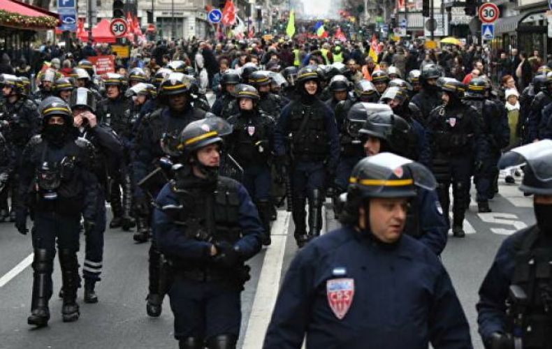 На акции протеста в Париже пострадали двадцать манифестантов