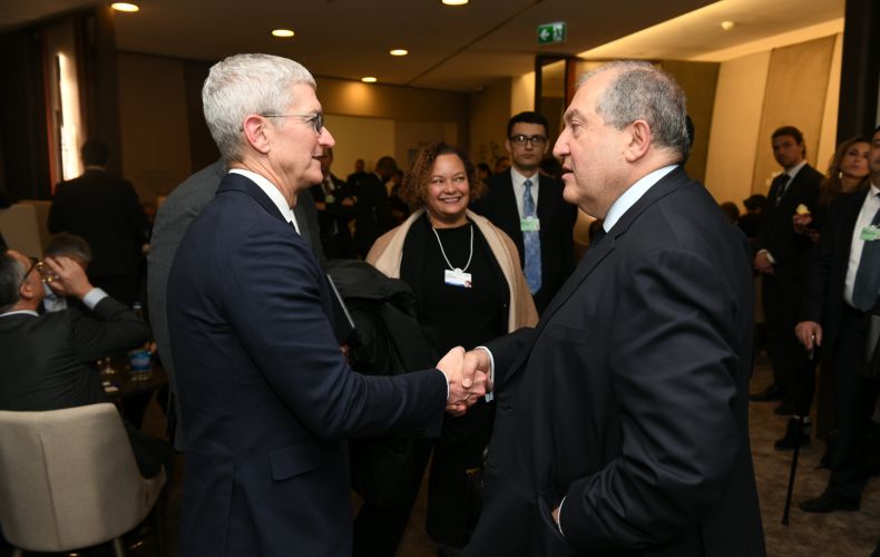 Armen Sarkissian meets with CEO of Apple Tim Cook in Davos