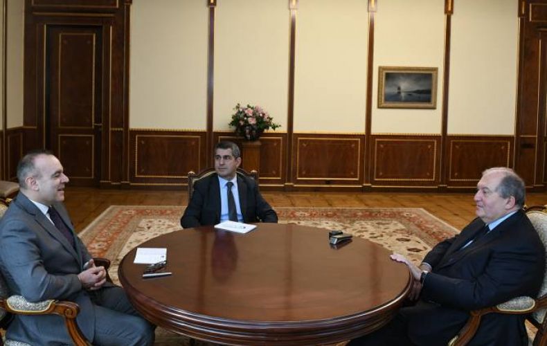 Արմեն Սարգսյանը հանդիպել է Հայաստանում Իտալիայի դեսպանի հետ

