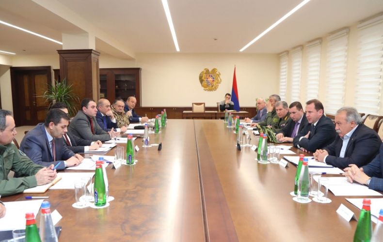 Armenia MOD administrative complex hosts inter-agency commission's session

