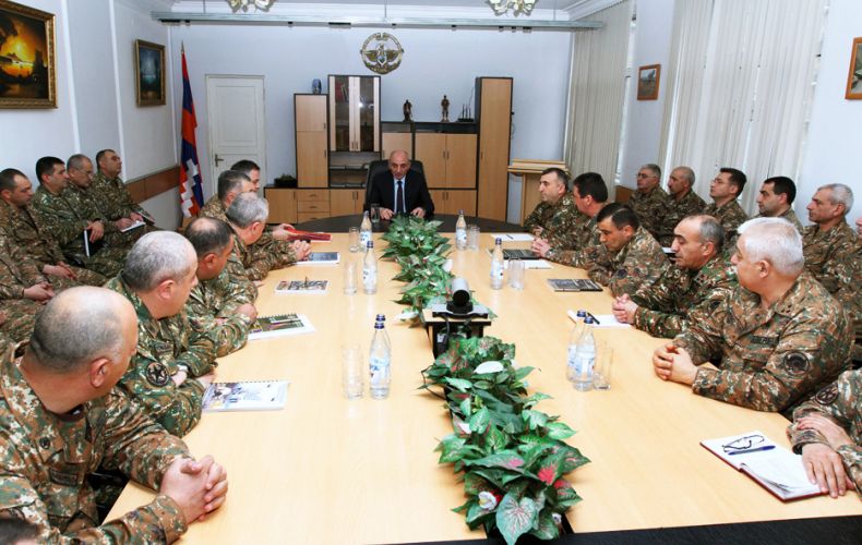 Bako Sahakyan  introduces new commander of Defense Army to staff