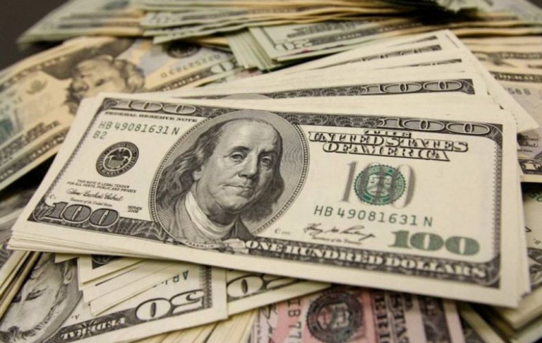 Курс доллара в банках Армении достиг 504 драмов
