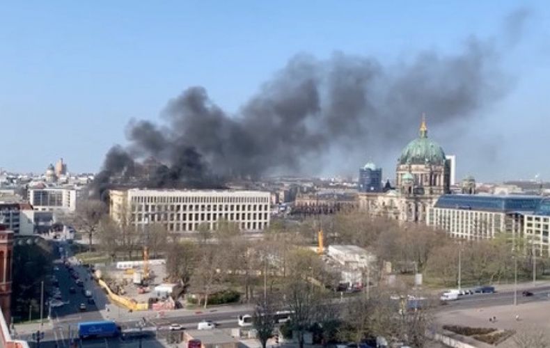 Բեռլինում այրվում է քաղաքային պալատի նոր շենքը
