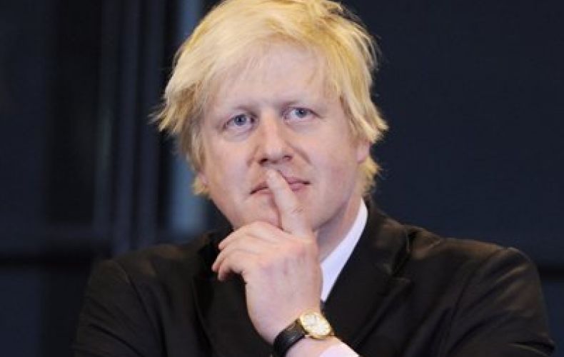 Премьер-министр Великобритании защитил своего главного советника, обвиненного в нарушении ограничений