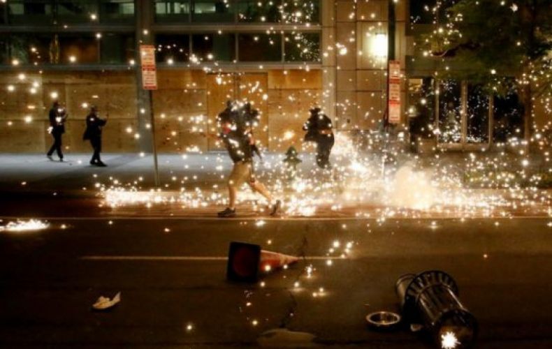 Violence erupts acrosss US cities on sixth day of protests