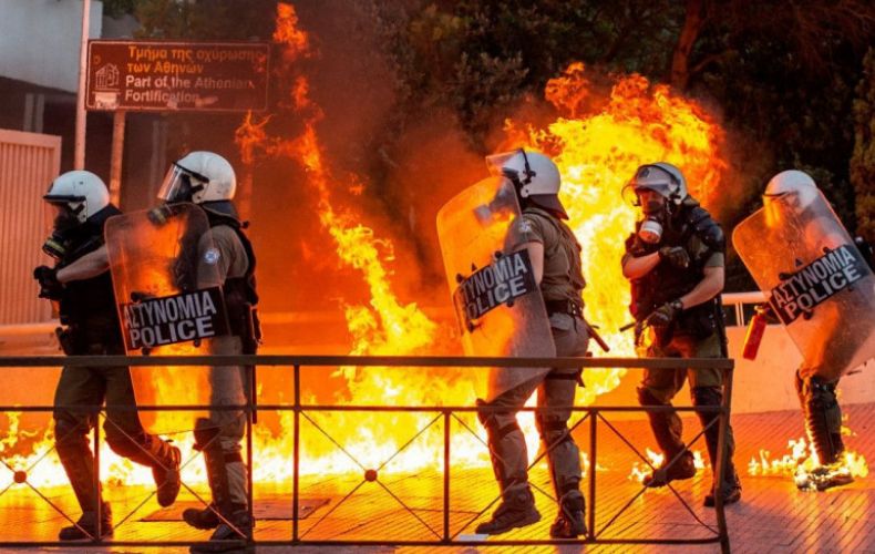 Հունաստանում հավաքների ազատությունը սահմանափակող օրենքի պատճառով անկարգություններ են տեղի ունեցել, ոստիկանությունն արցունքաբեր գազ է կիրառել
