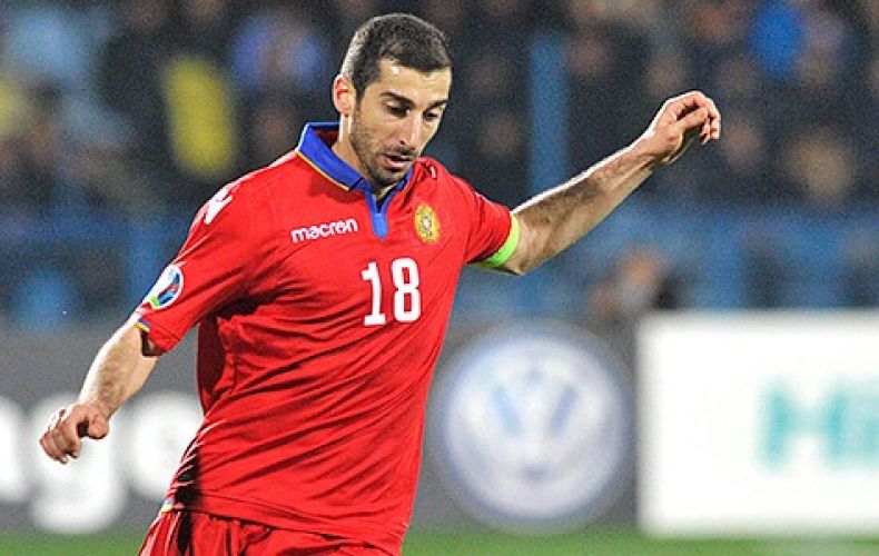 Mkhitaryan donates national team T-shirts to Armenian servicemen wounded in Tavush