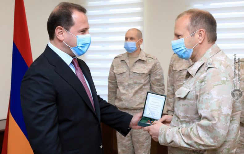 Armenia defense ministry awards Russian servicemen for major work aimed at preventing COVID-19