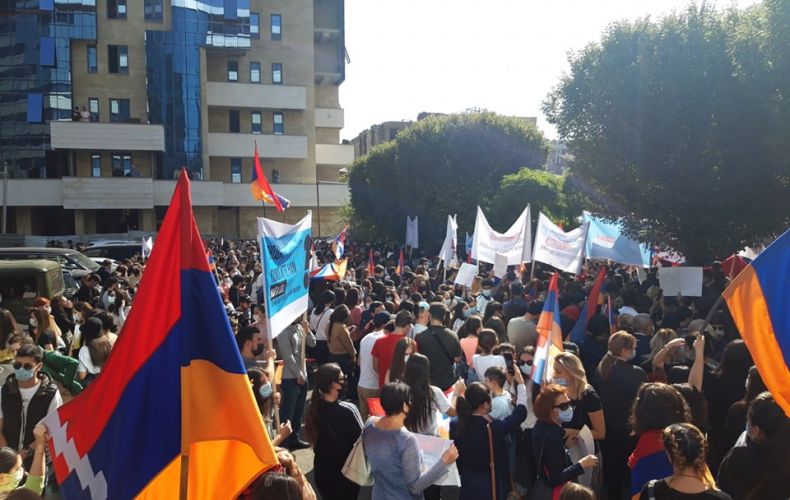 Artsakh women protest outside UN Armenia office in Yerevan