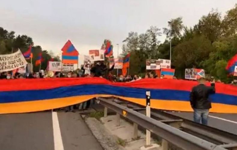 Armenians block Spain-France highway, demand Madrid to recognize Artsakh independence