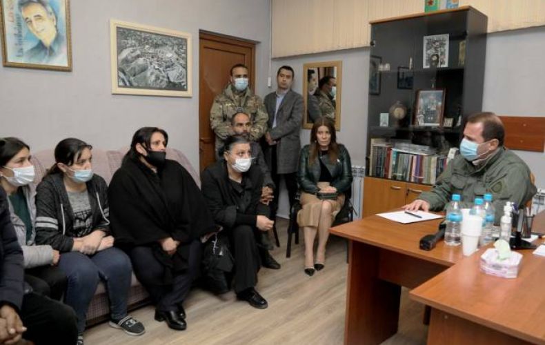 Armenian defense minister meets with families of missing servicemen