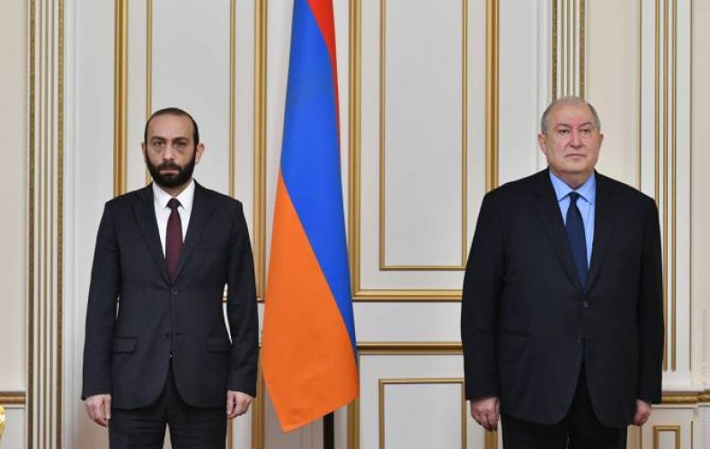 Armenia parliament speaker meets with Armen Sarkissian