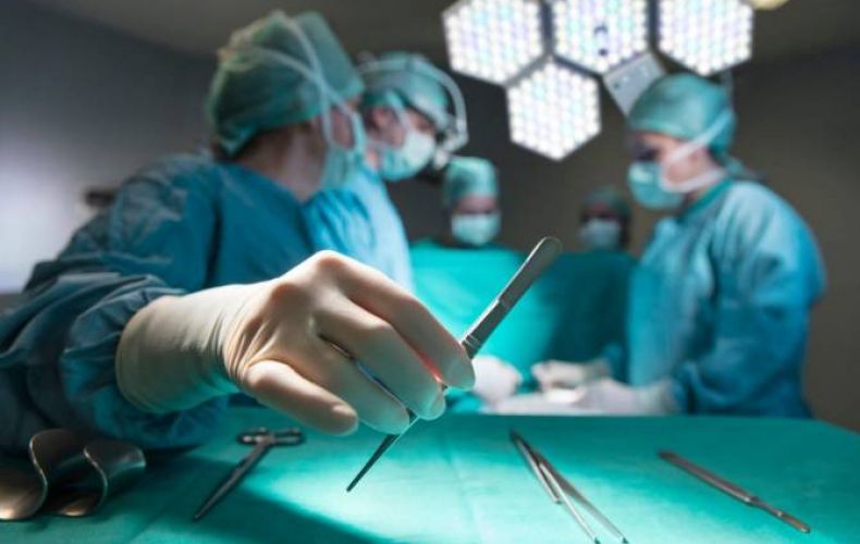 Հայ վիրաբույժը Լիոնում ղեկավարել է ուսից սկսող 2 ձեռքի աշխարհում առաջին փոխպատվաստման վիրահատությունը

