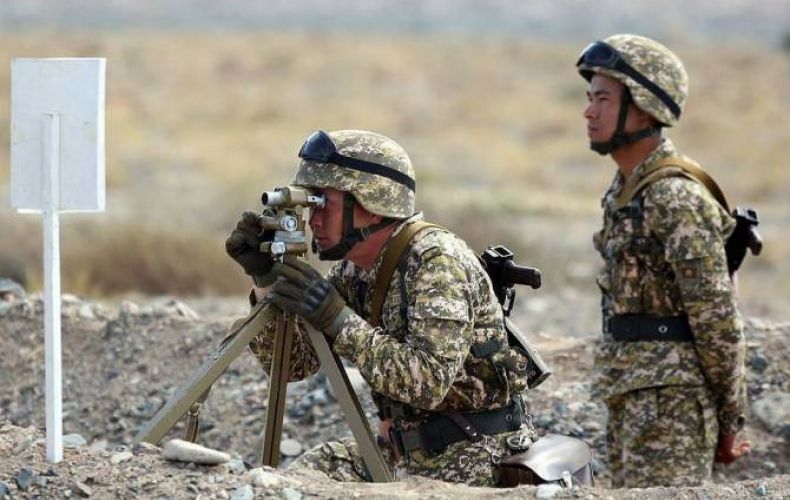 Киргизия и Таджикистан договорились в течение дня отвести войска от границы