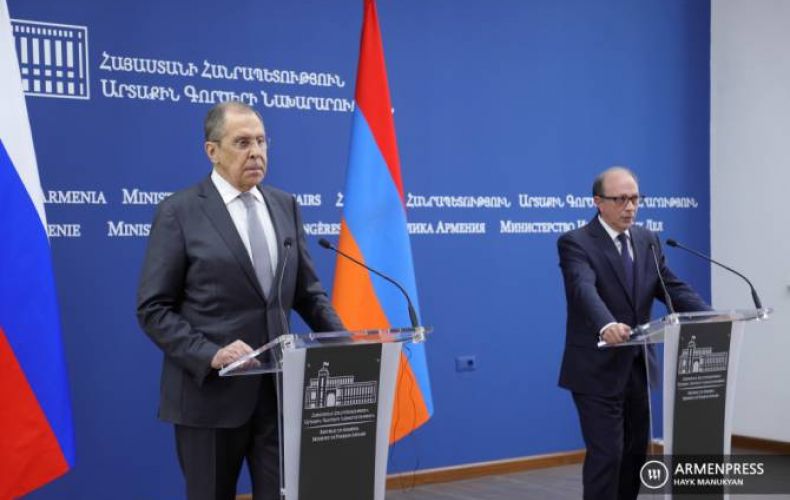 Armenian, Russian FMs discuss humanitarian problems facing Artsakh