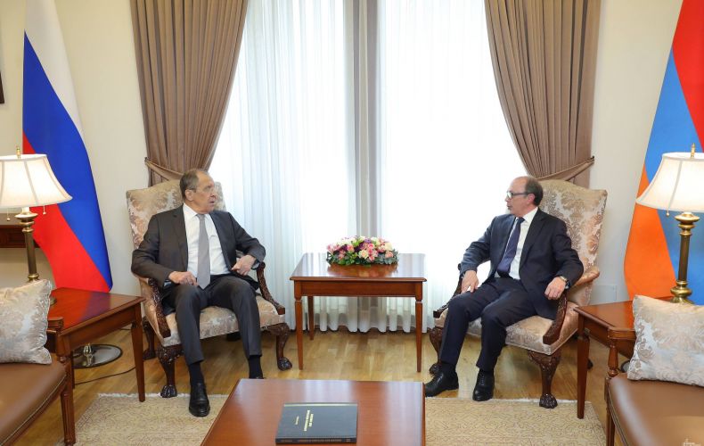 В ходе встречи с Лавровым  Айвазян указал на важность создания условий мирного процесса под эгидой тройки сопредседателей ОБСЕ
