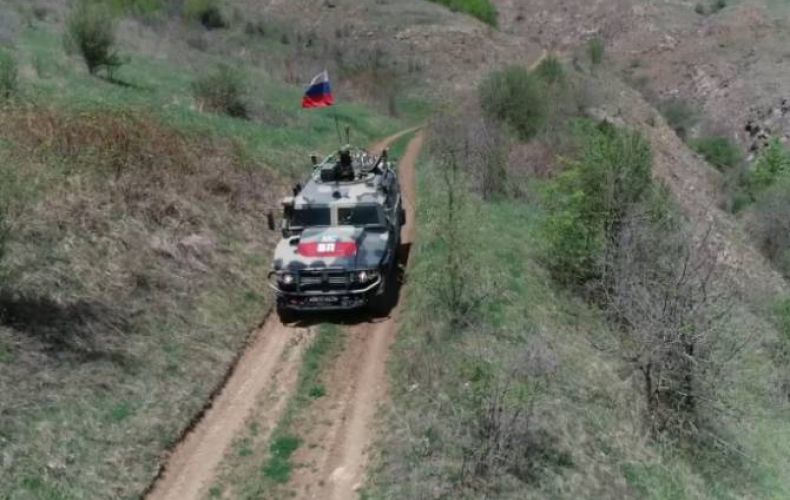 Подразделение военной полиции российского миротворческого контингента в Арцахе осуществляет патрулирование Лачинского коридора