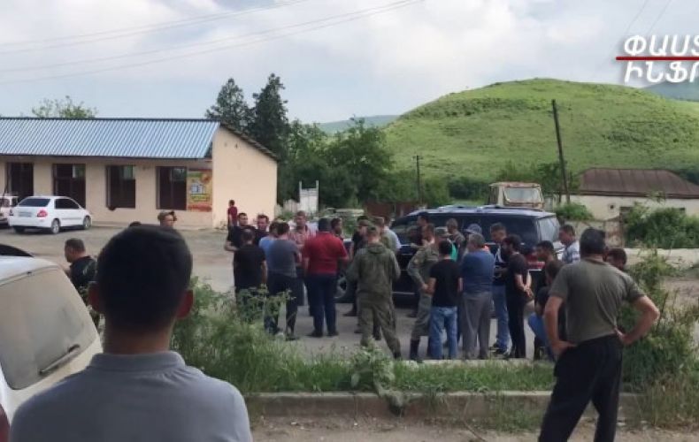 Жители села Кармир шука обратились к российским миротворцам за неподобающее поведение азербайджанцев