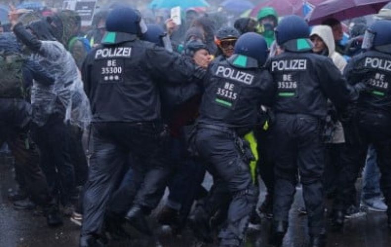 В столкновениях с левыми радикалами в Берлине пострадали 60 полицейских
