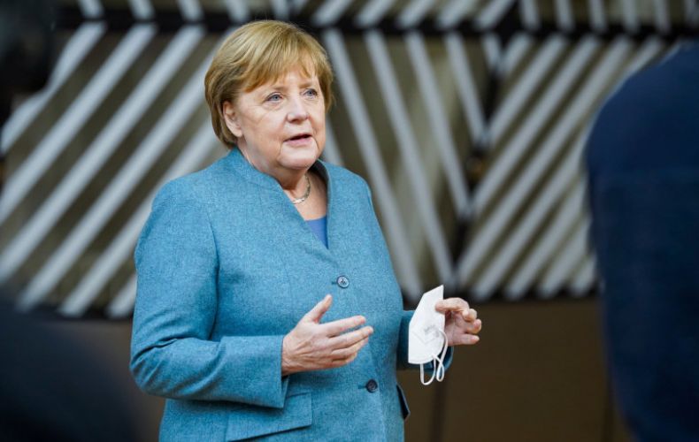 Меркель заявила о необходимости вести диалог с Россией