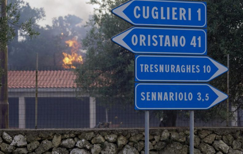400 'evacuated' on Sardinia amid raging fires