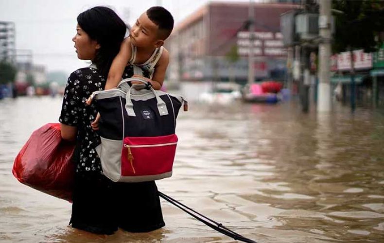 Число жертв наводнения в Китае выросло до 69 человек