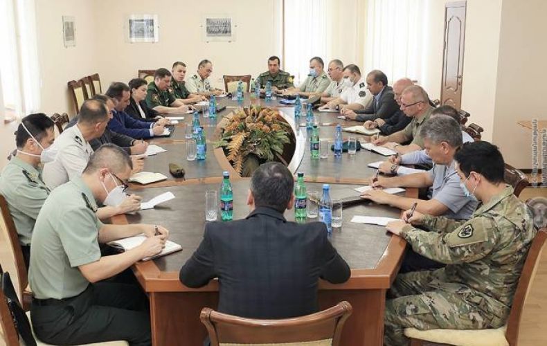 Armenian Defense Ministry spokesman briefs military attaché on situation on Armenian-Azerbaijani border
