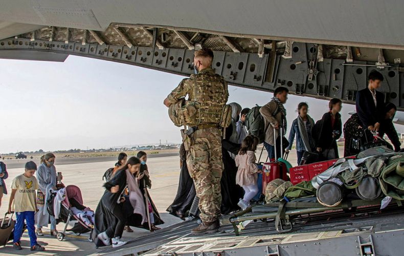 Evacuations from Afghanistan speed up, Taliban vows peace