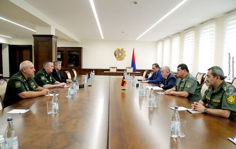 Defense Minister presents security environment around Armenia to first deputy chief of CSTO Joint Staff