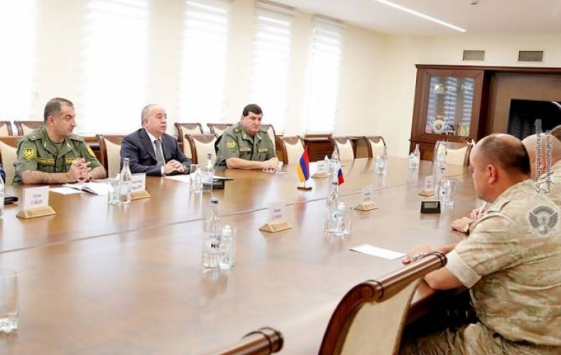 Armenian Defense Minister receives new Commander of Russian peacekeeping troops in Artsakh