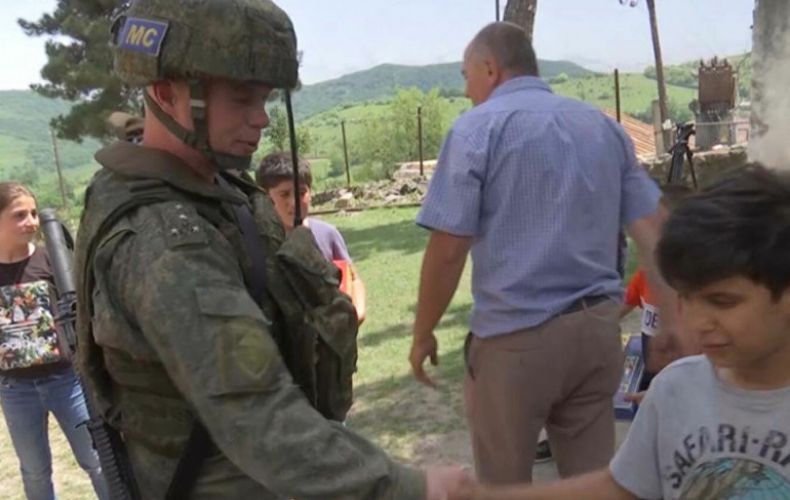 Российские миротворцы оказали гуманитарную помощь вынужденным переселенцам и многодетным семьям в Арцахе