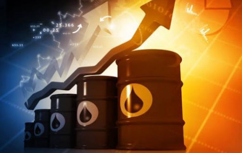 Цена на нефть WTI впервые за семь лет превысила 80 долларов за баррель