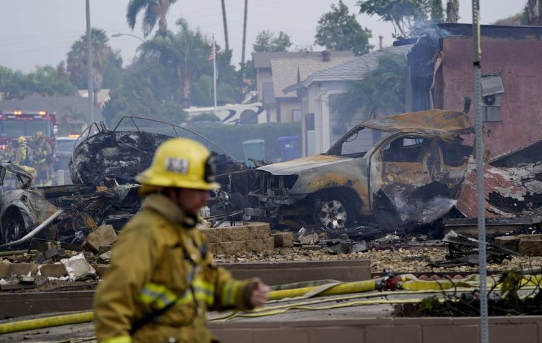 At least 2 killed after plane crashes in residential area in California