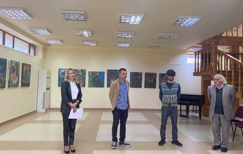 В Степанакерте открылась выставка картин Геворга Бабаханяна и Вачагана Алояна