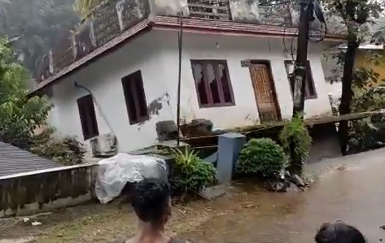 В Индии и Непале жертвами оползней и наводнений стали свыше 100 человек