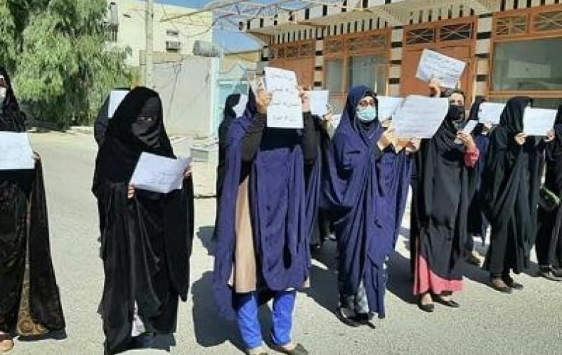 Женщины в Кабуле проводят демонстрацию, требуя соблюдения их прав