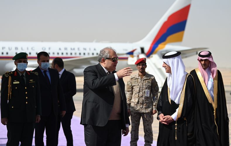 Президент Армении из Саудовской Аравии отправился в ОАЭ