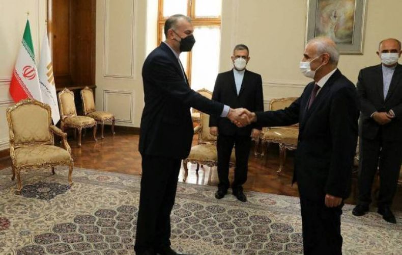 Iranian FM holds meeting with outgoing Ambassador of Armenia