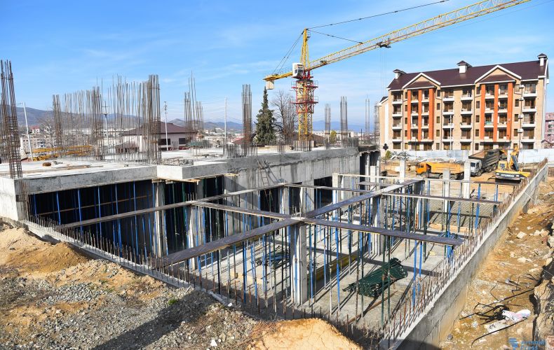 The construction of a 255-apartment residential district on  Stepanakert’s Tumanyan Street underway