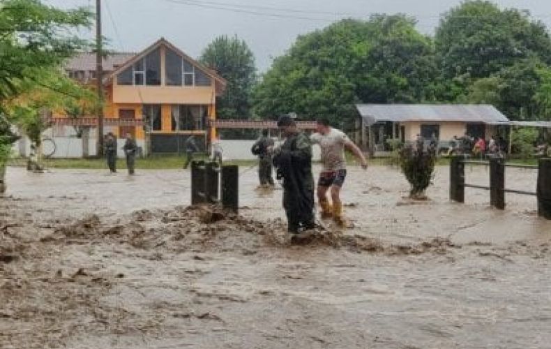 Floods kill 11 people in Ecuador