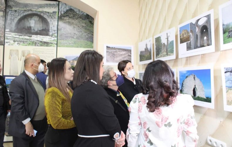 В центре «Дизак Арт» состоялось открытие выставки под названием «Азербайджан – враг цивилизации»