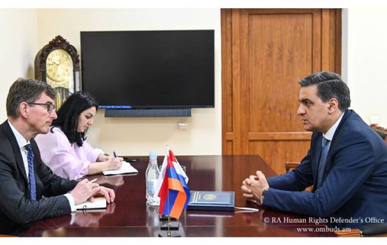 Арман Татоян представил послу Нидерландов в Армении нарушения прав жителей пограничных общин азербайджанскими ВС