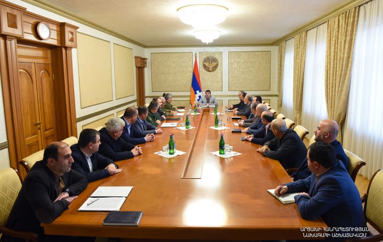 Президент Араик Арутюнян провел расширенное заседание Совета безопасности