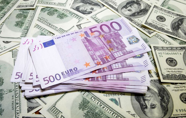 Dollar, euro continue falling in Armenia
