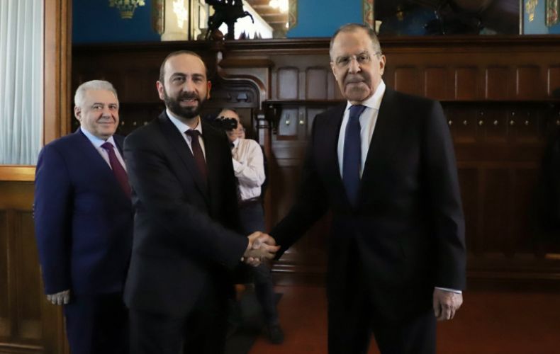 Armenian and Russian FMs hold meeting in Moscow