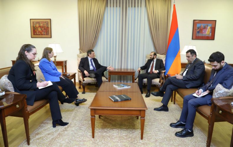 Armenia FM receives OSCE Minsk Group US Co-Chair