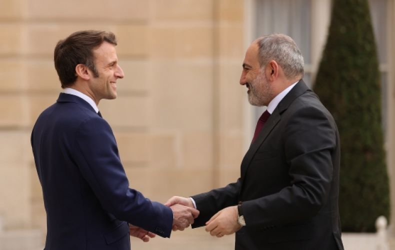 PM Pashinyan congratulates France’s Macron on re-election