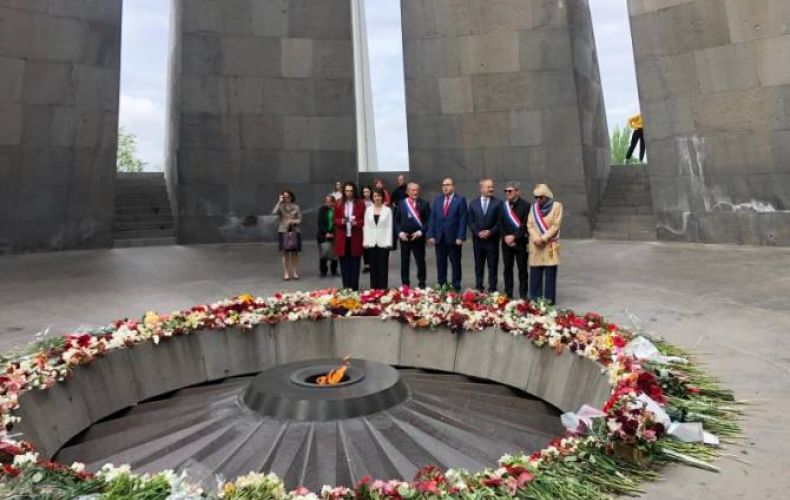 Ֆրանսիացի պատգամավորները հարգանքի տուրք են մատուցել Հայոց ցեղասպանության զոհերի հուշահամալիրում